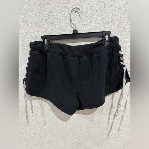 Shorts - Picture 2 of 4